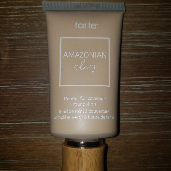 Tarte Amazonian Clay foundation: Light-medium honey